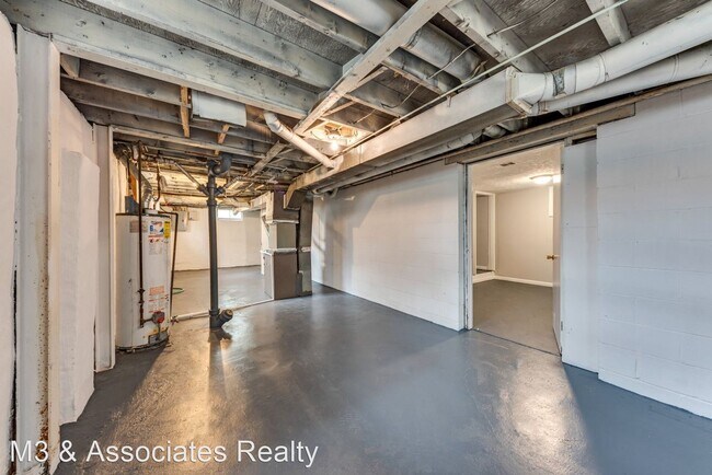 Building Photo - 3 br, 1 bath House - 1272 Zettler Road