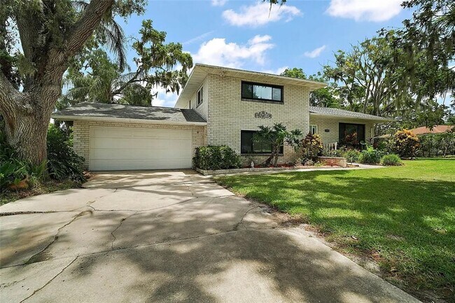 Building Photo - BEAUTIFUL 4BED 2BATH HOME WITH DETACHED OF...