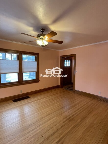 Building Photo - 826 1st St NW