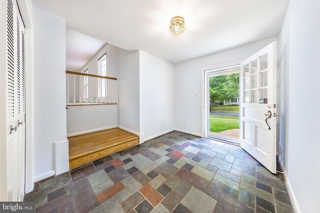 Building Photo - 615 Smallwood Rd