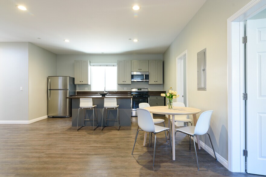 Building Photo - 1164 W 24th St