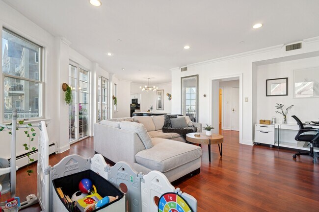 Building Photo - 205 Shearwater Ct W