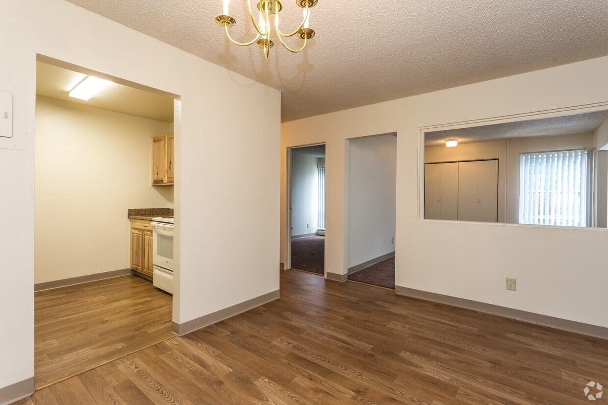 Pine Creek Apartments Denver