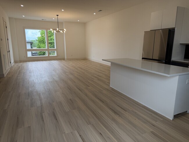 Building Photo - 105 Hart Ln