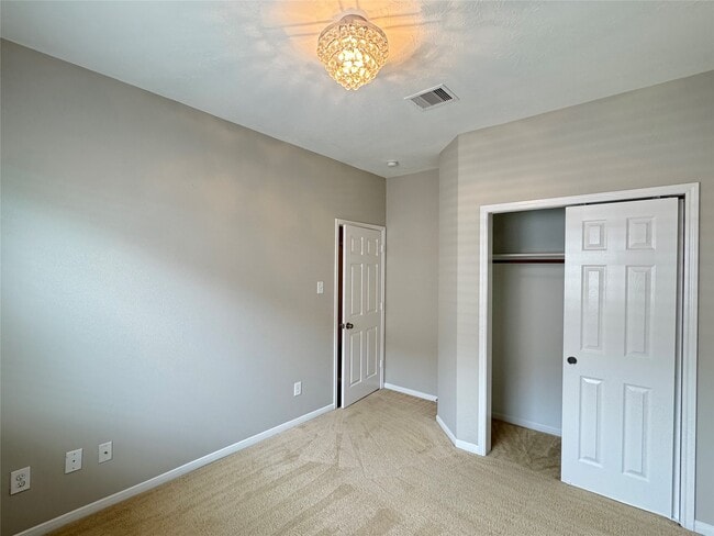 Building Photo - 15010 Sun Glaze Dr