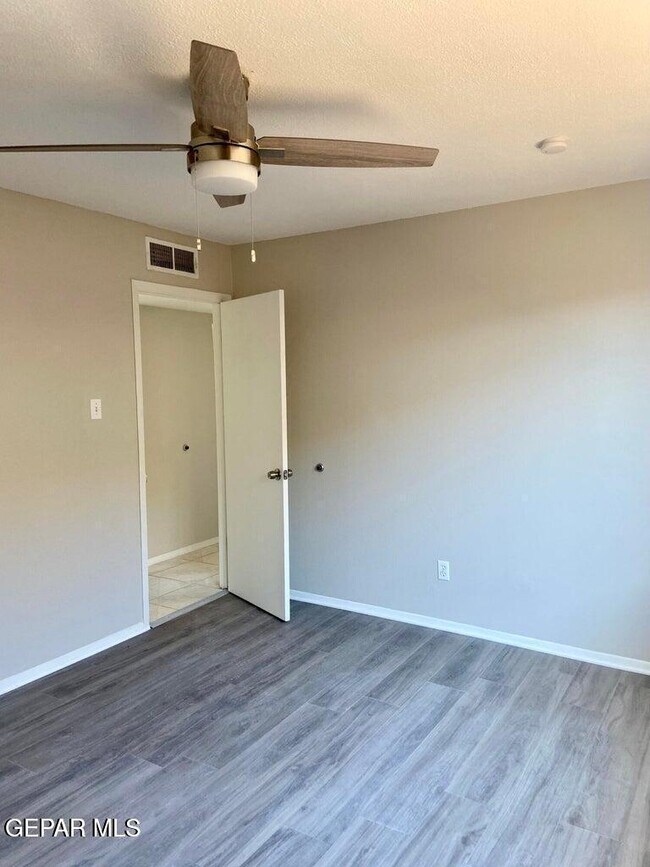 Building Photo - 6932 Escondido Dr
