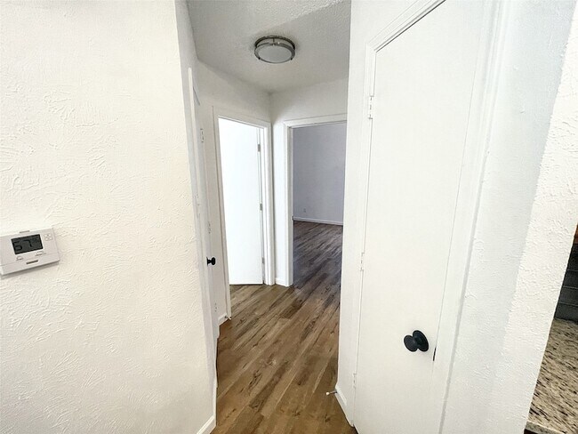 Building Photo - 5518 Creek Valley Dr