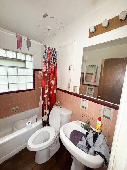 Building Photo - 2750 Golfside Ln