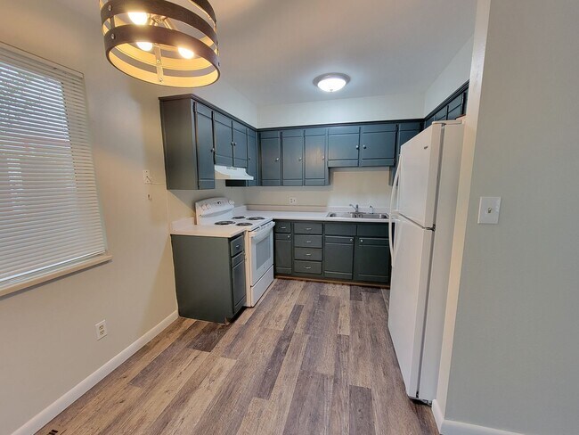 Building Photo - 2912 W Platte Ave