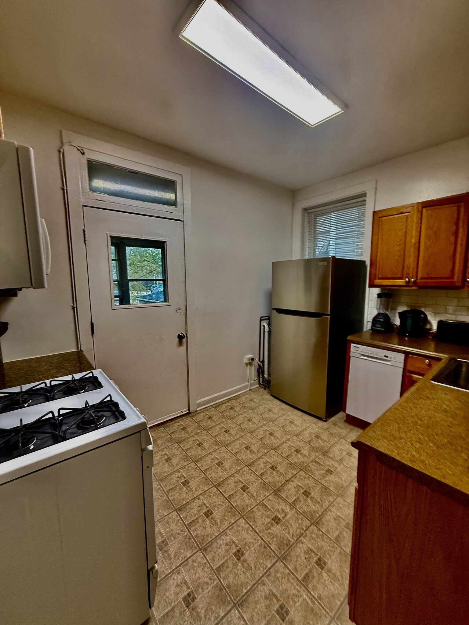 Building Photo - 829 Mulford Street