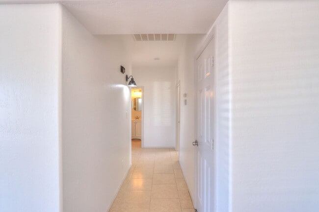 Building Photo - 9399 W Tinajas Dr
