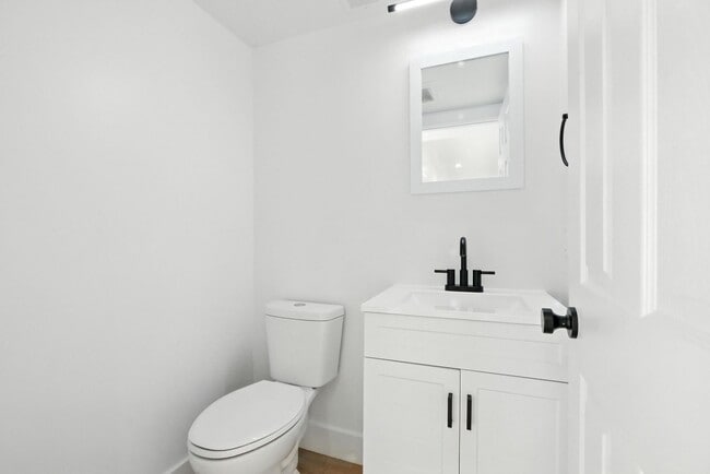 Building Photo - Downtown Sharpsburg New Remodel - 3 Bed, 2...