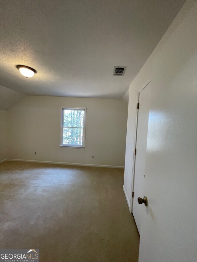 Building Photo - 121 Chipley Creek Dr