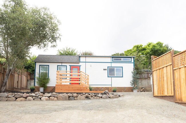 Building Photo - 526 Sunnyslope Ave