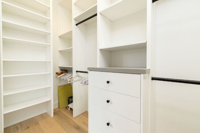 Building Photo - 6136 Falabella Wy