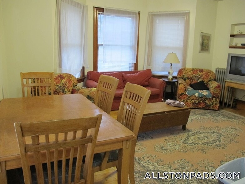 Building Photo - 38 Linden St