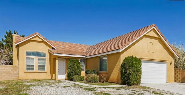 Building Photo - Ready Now!!!