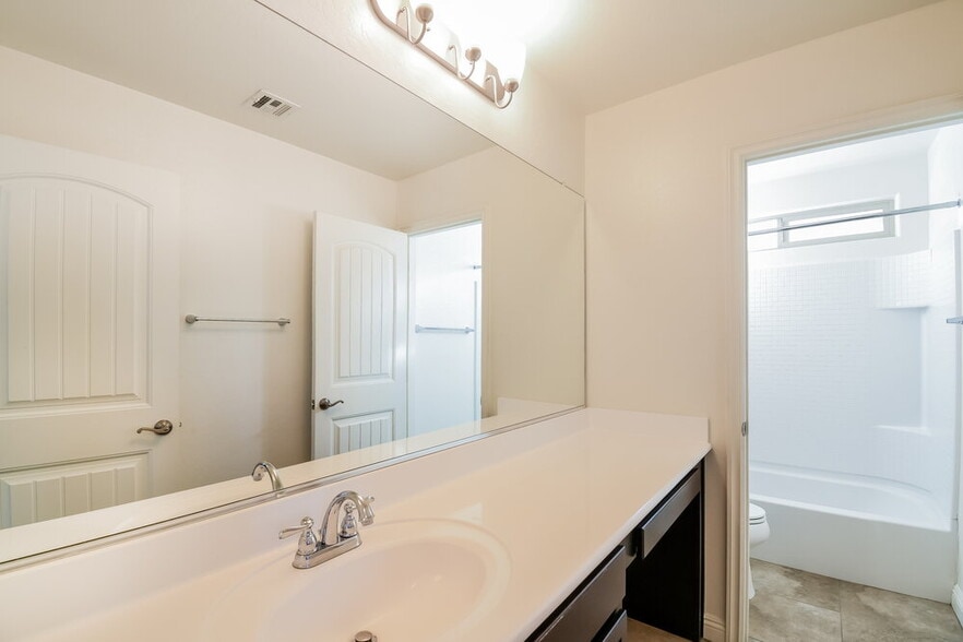 Building Photo - 1951 N 55th Pl