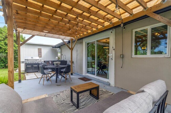 Building Photo - 2586 Auburn Blvd