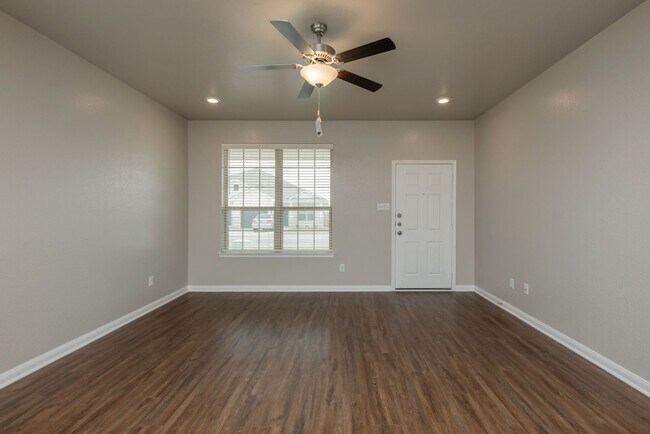 Building Photo - Beautifully designed and thoughtfully main...