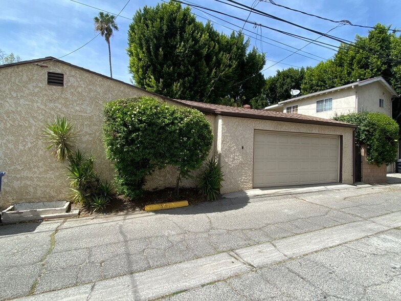 Building Photo - 12921 Landale St