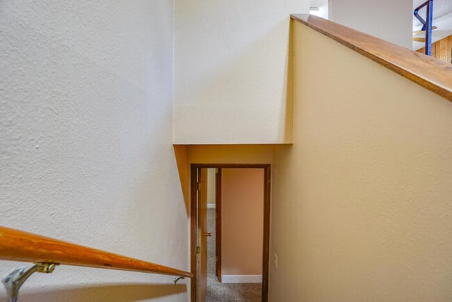 Building Photo - FOUR BEDROOM SPLIT LEVEL IN SALMON CREEK