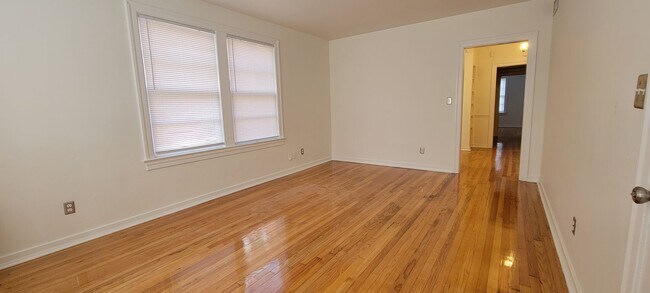 Building Photo - Cherry St 1109