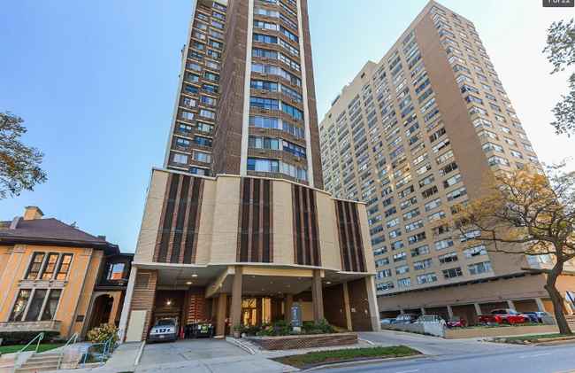Primary Photo - 6325 N Sheridan Rd
