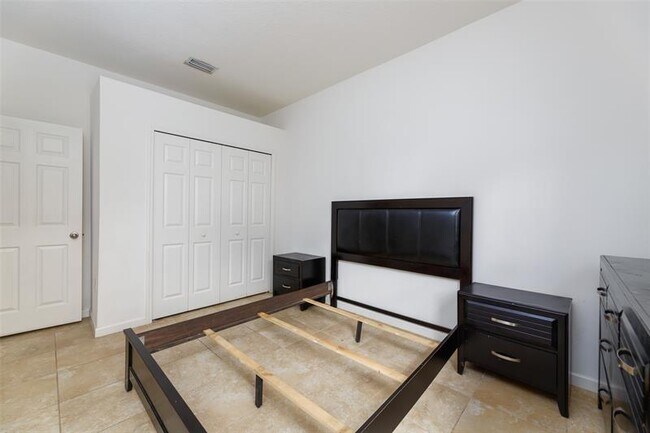 Building Photo - 632 Stonebriar Dr