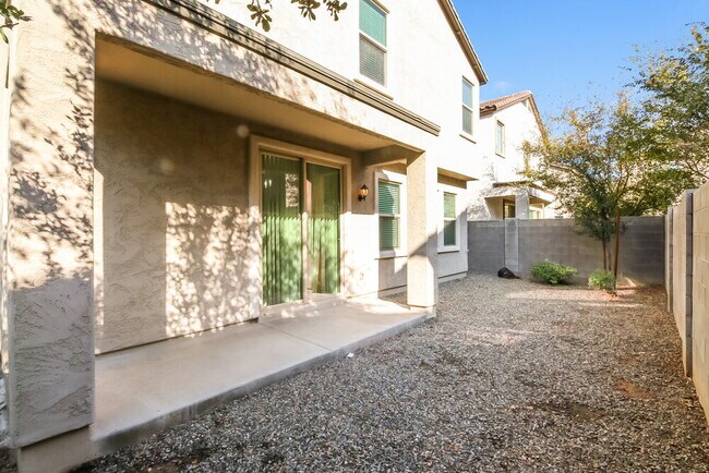 Building Photo - 5535 E June St