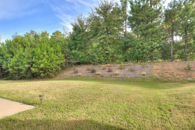 Building Photo - 3 Bedroom 2.5 Bath in Grovetown!