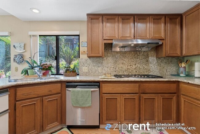 Building Photo - 6026 Ridgemont Dr