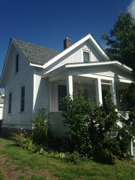 Building Photo - 613 E 8th St