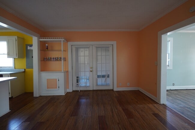 Building Photo - 606 W Tunstall St