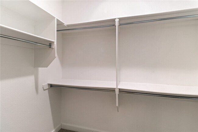 Building Photo - 402 Barbet Dr