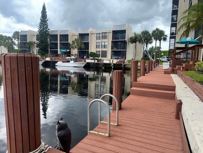 Building Photo - 9 Royal Palm Way