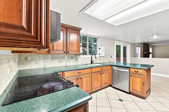 Building Photo - $2,645.95, 4-bed, 2.5-bath located in Centennial with a fenced backyard.