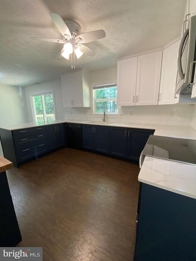 Building Photo - 45395 Woodlawn Dr