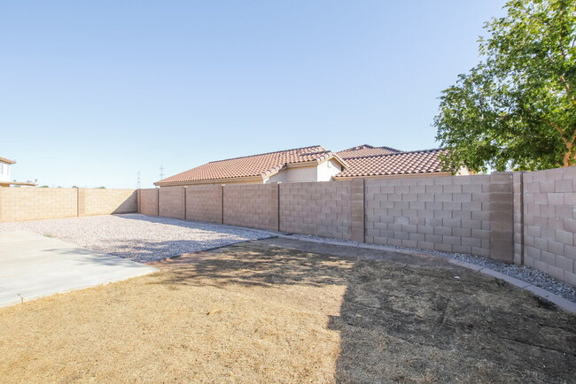 Building Photo - 11601 W Poinsettia Dr