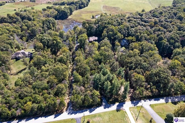 Building Photo - 306 Forest Trce