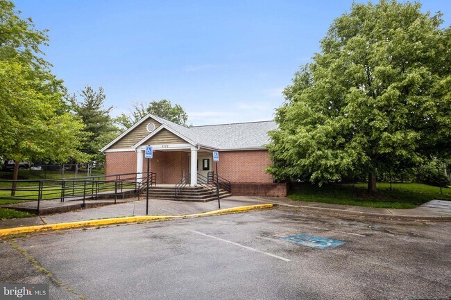 Building Photo - 209 Water Fountain Ct