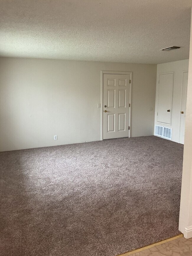 Building Photo - MINA85