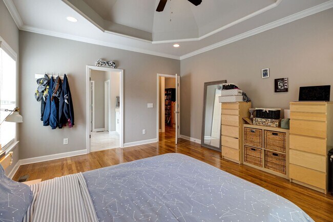 Building Photo - 4 Bedroom, 3 Bath Home w/ Backyard and 2 Car Garage