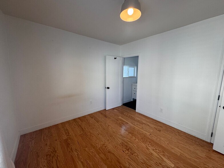 Building Photo - 3232 Verdugo Rd