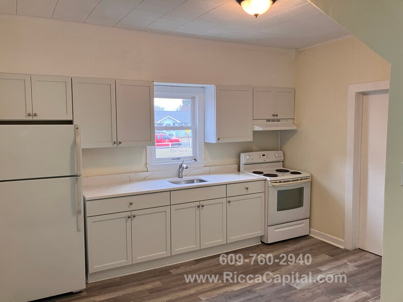 Building Photo - 308 13th St