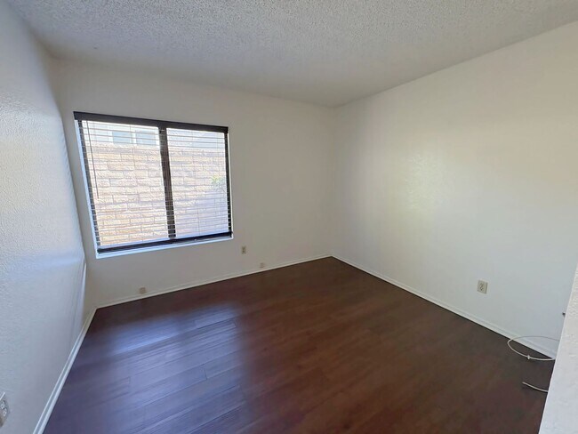 Building Photo - 3 Bedroom Rancho Cucamonga Condo