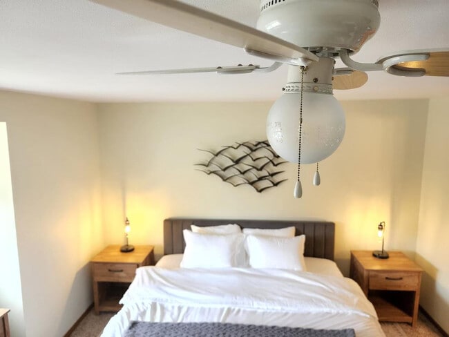 Building Photo - 15904 Admiralty Way