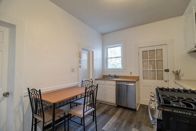 Building Photo - 4a Sherman St