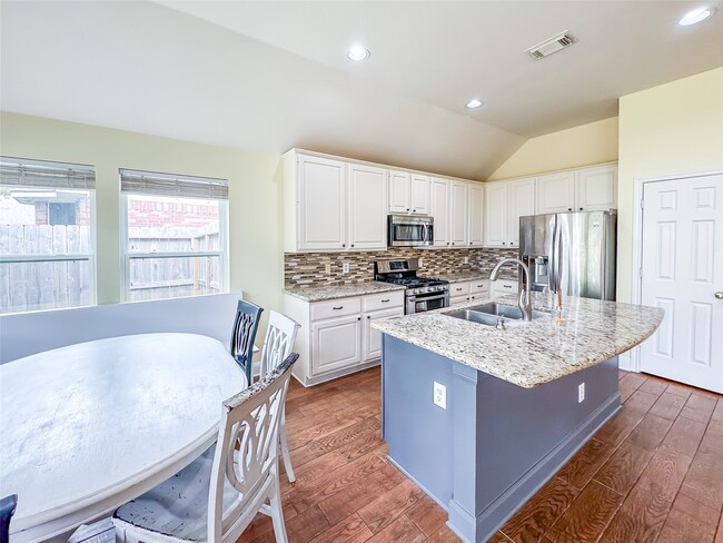 Building Photo - 3015 Gilford Ln