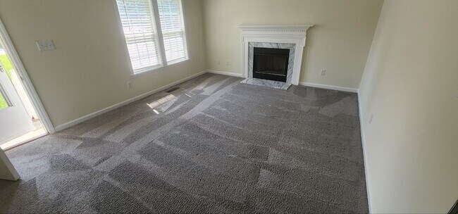 Building Photo - 1009 Spruce Dr